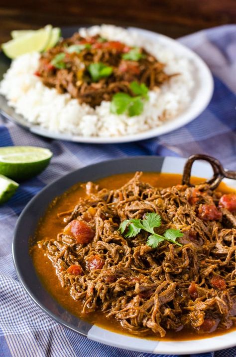 Spanish for 'old clothes' thanks to its shredded appearance, this flavorful Cuban dish is made with lean beef and makes for a healthy Sunday Supper. Cuban Ropa Vieja, Ropa Vieja Recipe, Healthy Recipes Crockpot, Tasty Beef Stew, Latin Dishes, Paleo Ideas, Frozen Dinner, Cuban Dishes, Recipes Potato