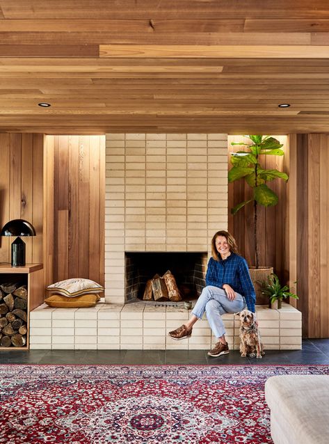 A Mid-Century Inspired Home In Torquay, VIC, Surprises Brick Outdoor Fireplace, Midcentury Modern Fireplace, Mid Century Modern Fireplace, Mid Century Fireplace, Fireplace Area, Mid Century Modern Interiors, Mid Century Modern Living Room, Vaulted Ceilings, Fireplace Ideas