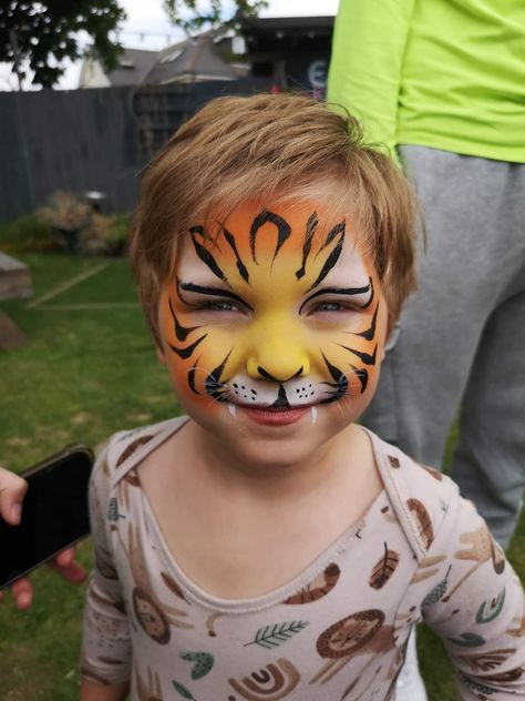 Tiger Face Paint, Fall Baby Photos, Face Painting For Boys, Painting Cats, Face Paints, Facepainting Ideas, Boy Face, Tiger Face, Face Painting Designs