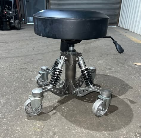 Mechanic Shop Decor, Aluminum Extrusion Design, Workshop Stool, Iron Furniture Design, Welding Shop, Furniture Design Sketches, Custom Metal Fabrication, Car Part Furniture, Metal Fab