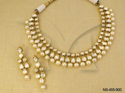 Simple Kundan Set Kundan Jewellery Set Simple, Kundan Necklace Simple, High Jewelry Design, Traditional Bridal Jewelry, Daisy Jewellery, Kundan Jewellery Bridal, Jewelry Product Shots, Nose Pins, Illustration Tutorial