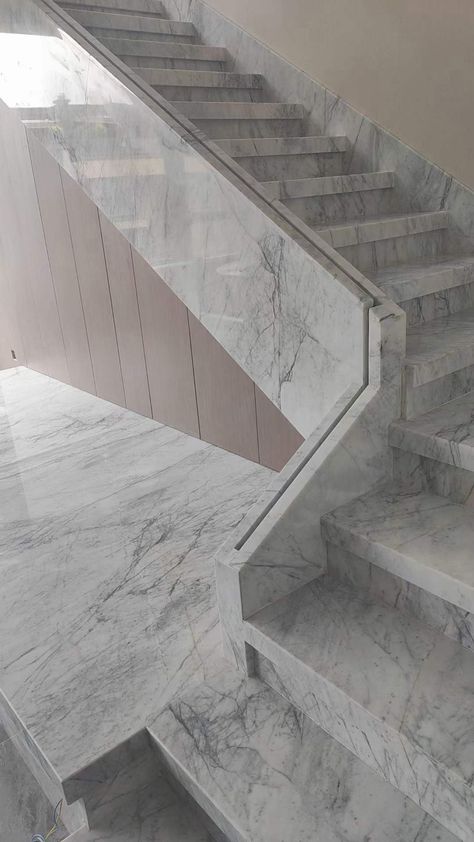 beige marble stair and steps for indoor Stone Stairs Indoor, Tiles Stairs Indoor, Marble Stairs Design, Travertine Stairs, Stairs Skirting, Staircase Paneling, White Staircase, White Stairs, Loft House Design