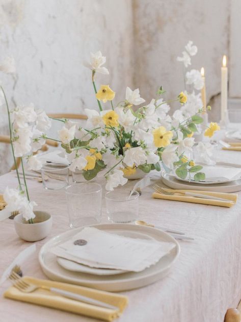 Growing Garden Wedding Inspiration | Adorn Magazine #weddingcenterpieces #yellowandwhiteweddingcenterpieces Teal Wedding Reception, Yellow And Teal Wedding, Growing Garden, Yellow And Teal, Wedding Reception Flowers, Natural Spring, Garden Wedding Inspiration, Bridal Guide, Teal Wedding