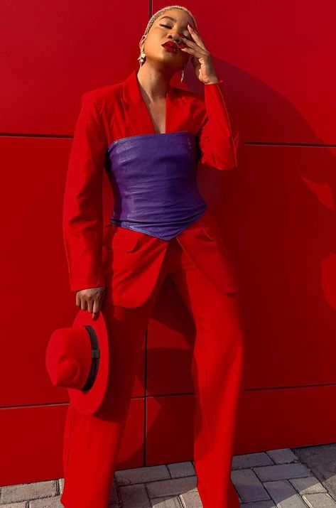 Black Women Color Blocking Outfits, Turquoise Clothes, Monochromatic Fashion, Outfit Inspiration Women, Colour Combinations Fashion, Color Combos Outfit, Red Outfits, Color Blocking Outfits, Cool Winter