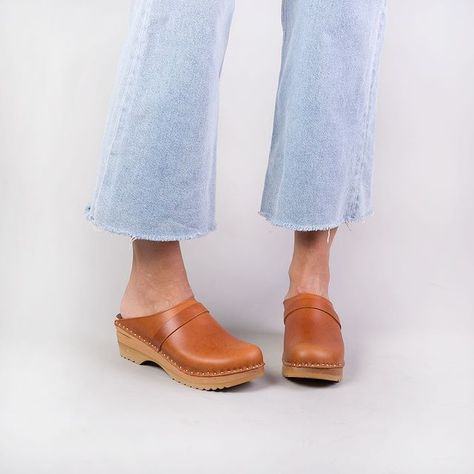 Troentorp Clogs (@troentorpclogs) • Instagram photos and videos Troentorp Clogs, Sandals Outfit Summer, Palazzo Jeans, Clogs Outfit, Clogs For Women, Clog Style, Brown Clogs, Swedish Clogs, Mens Clogs