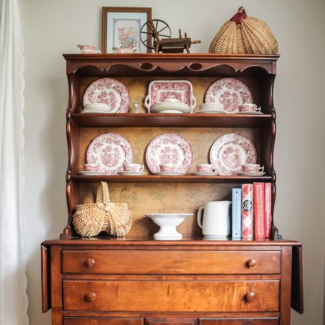 Its hard To believe I found this beautiful china hutch on facebook marketplace! along with the matching table and chairs and buffet!!!😍 I have a blog post and a youtube video sharing my vintage dining room make over. You can find it all at www.thriftymommaharding.com . . . #FaithBasedLiving #VintageHomeDecor #DIYHomeProjects #OldFashionedLiving #SimpleLiving #VintageHomestead #BudgetFriendlyDIY #HomemakingTraditions #VintagehomeInspiration #Countryhome Dining Room Hutch Decor, China Hutch Decor, China Buffet, Hutch Styling, Buffet And Hutch, Vintage China Cabinets, Vintage Hutch, Antique Hutch, Dining Hutch