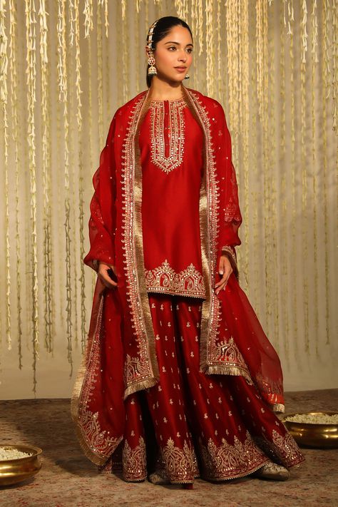 Shop for these amazing collections of Red Kurta And Sharara Silk Chanderi Embroidered Mishika Paisley Butti Set For Women by Sheetal Batra online at Aza Fashions. Business Casual Womens Fashion, Bridal Suits Punjabi, Lengha Blouse Designs, Kurta And Sharara, Embroidered Sharara, Sharara Designs, Chanderi Dupatta, Lehenga Saree Design, Red Kurta