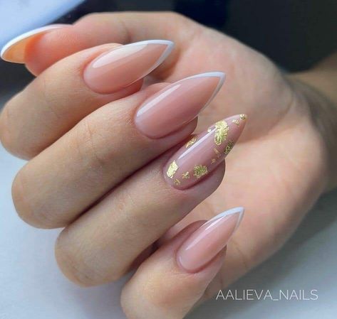 Oval Nails Designs Wedding, Maybe Nails, White Nails With Gold, Unghie Sfumate, Classy Nail Designs, Pointed Nails, Her Nails, Almond Acrylic Nails, Neutral Nails