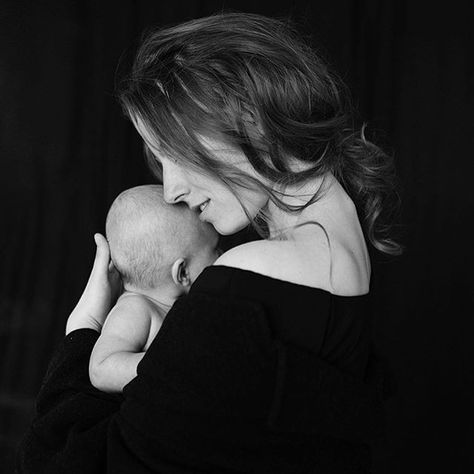 Mum And Baby, Kids Inspo, Mommy Moments, Studio Poses, Newborn Baby Photoshoot, Photoshoot Studio, Baby Poses, Newborn Shoot, Studio Photoshoot