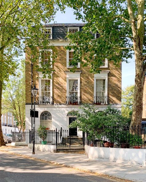 A Lady in London on Instagram. This house in Islington, London is beautiful. Islington is one of the best places in London to live. #islington #london #house Beautiful Neighborhoods, Best Places In London, London Walking Tours, London Neighborhoods, Islington London, London Buildings, London Townhouse, Walks In London, London Areas