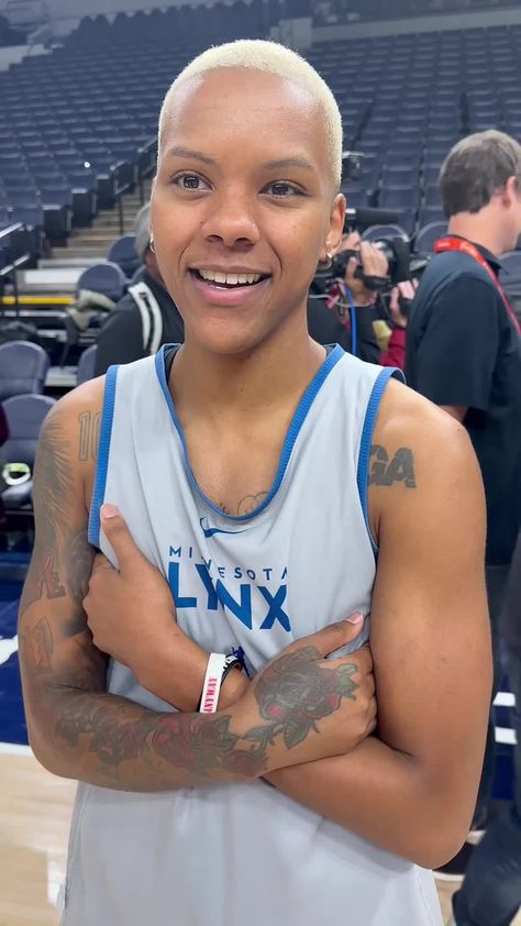 Dad’s supporting women’s sports rock 🤘… especially Courtney Williams’ dad. #WNBAFinals #lynx #courtneywilliams Courtney Williams, Wnba, Lynx, Women Supporting Women, Fan, Sports