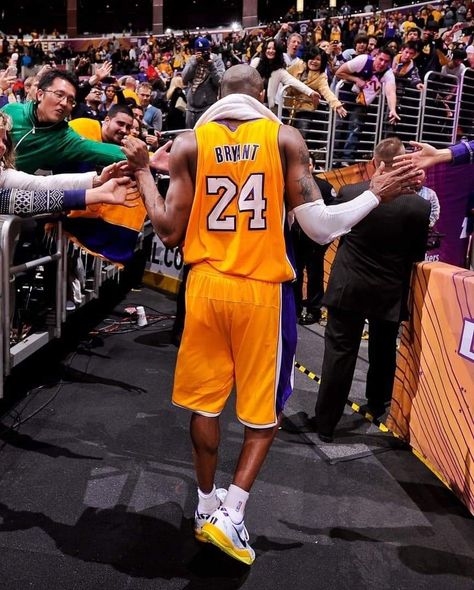 Hoops Wallpaper, Goat Character, Basketball Images, Kobe Quotes, Nba Pics, Jordan Woods, Nba Photos, Kobe Mamba, Mamba Mentality