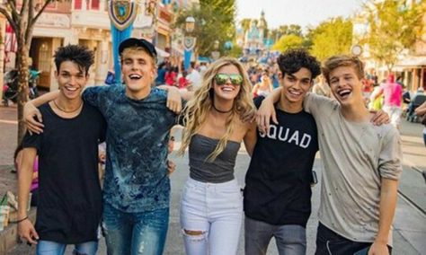 Blake Steven, 5 Best Friends, Funny Morning Pictures, Guy Best Friend, Friends Group, Jake Paul, Guy Friends, Friend Anime, Boy Pictures