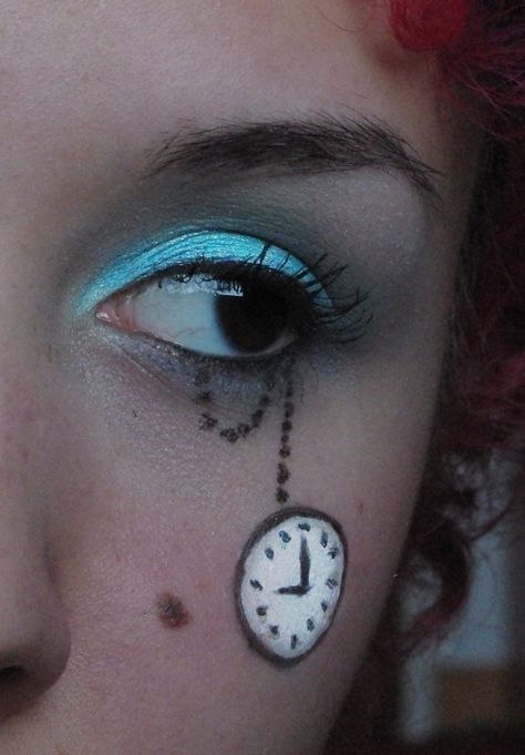 Alice In Wonderland Inspired Eye Makeup | EntertainmentMesh Alice In Wonderland Dress Ideas, Carnaval Make-up, Alice In Wonderland Makeup, Wonderland Makeup, Alice Costume, Mad Hatter Party, Alice In Wonderland Costume, Alice In Wonderland Birthday, Wonderland Costumes