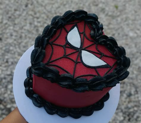 Spider Man Treats, Miles Morales Cake, Pastel Spiderman, Cakes Spiderman, Marvel Cakes, Spider Man Cake, Heart Birthday Cake, Quince Cake, Spiderman Birthday Cake