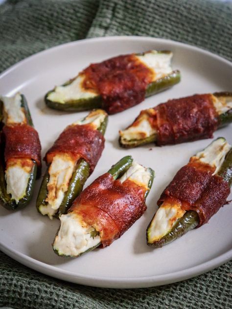 Healthy Vegan Avocado Jalapeño Poppers Healthy Jalapeno Poppers, Vegan Whole Food, Whole Food Plant Based Recipes, Vegan Jalapeno Poppers, Vegan Blt Sandwich, Jalapeno Popper Recipes, Roasted Jalapeno, Jalapeño Poppers, Whole Food Plant Based