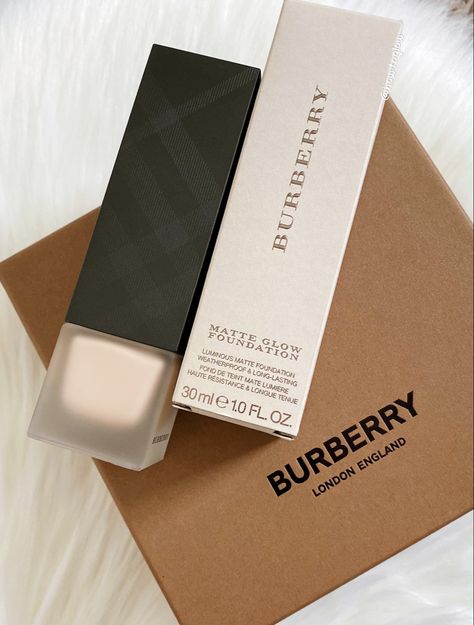 #burberry #burberryfoundation #makeup Burberry Foundation, Burberry Makeup, Burberry Beauty, Dream Life Goals, Long Lasting Foundation, Presentation Design Layout, Glow Foundation, Fancy Makeup, High End Makeup