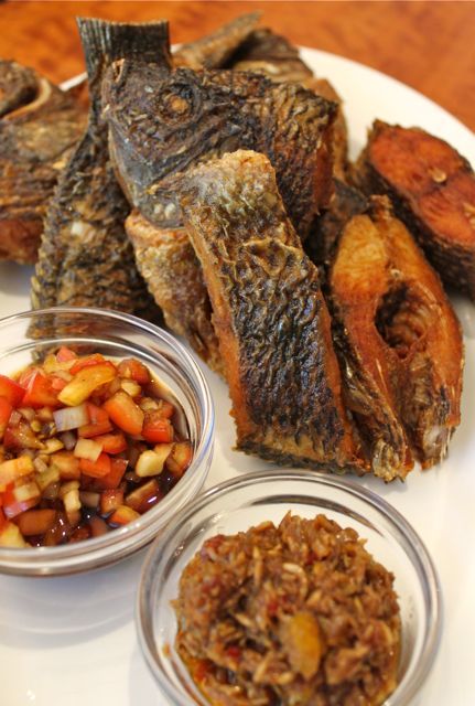 Ulam Recipe, Pagkaing Pinoy, Pinoy Dishes, Whole Fish Recipes, Chow Fun, Salvadorian Food, Philippine Cuisine, Fried Tilapia, Pinoy Foods