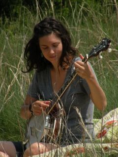 Shannon Carey...banjo...Luray (the band) Bluegrass Aesthetic, Banjo Aesthetic, Folk Band, Banjo Music, Southern Culture, Concert Aesthetic, Hippie Life, Music Aesthetic, Folk Music