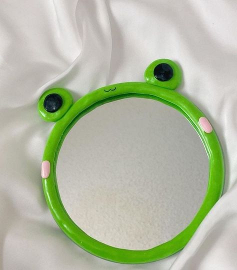 Mirror Clay Decor, Mirror With Clay Frame, Cute Clay Mirror, Aesthetic Clay Mirror, Mirror Art Clay, Clay Mirror Frame Aesthetic, Clay Mirror Ideas, Diy Clay Mirror Frame, Mirror Diy Clay