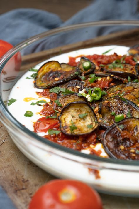 Borani Banjan: Image Credits to Shehar Bano Rizvi from @thepmpmom Cooking Eggplant as an Entree My husband is one of those picky eaters who will eat gobi (cauliflower) but not baingan (Eggplant). On the other hand, I love eating baingan in every form – baingan ka bharta to bhagray baingan to borani Borani Banjan, Beef Nihari, Pakistani Cuisine, Cooking Eggplant, Pakistani Dishes, Yummy Veggies, Persian Cuisine, Eggplant Dishes, Colorful Dishes