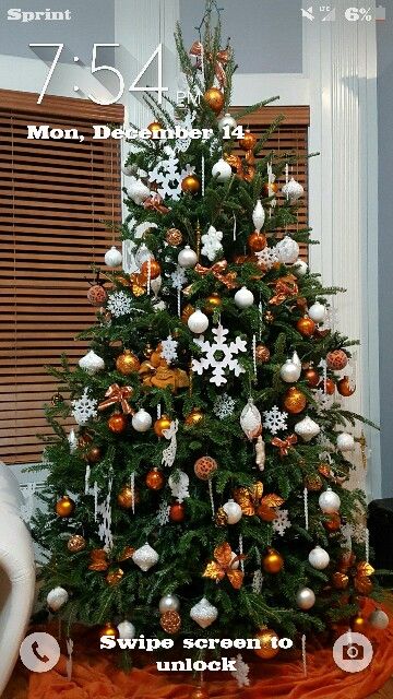 My treethis year! 8 ft. Duglas fur festuned in Orange and white. Merry Christmas! Orange And White Christmas Tree, Orange And Green Christmas Decor, Christmas Tree Orange Decorations, Burnt Orange Christmas Tree, Creative Christmas Tree Ideas, Diy Christmas Trees, Orange Christmas Tree, Christmas Tree Inspo, Orange Christmas