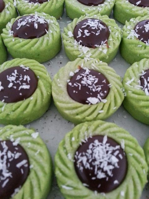 Kueh Raya, Ondeh Ondeh, Kuih Raya, Yummy Cakes, Cake Cookies, Cookie Recipes, Tart, Food Photography, Canning