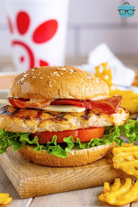 Chick Fil A Chicken Sandwich Recipe, Macro Friendly Food, Chicken Club Sandwich, Grilled Chicken Sandwich Recipes, Club Sandwich Chicken, Club Sandwich Recipes, Sweet Bbq Sauce, Chicken Club, Secret Menu Items