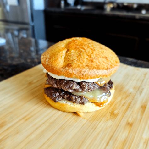 Carnivore Burger, Cottage Cheese Buns, Carnivore Bread, Pork Panko, Carnivore Meals, Classic Burger, Cheese Buns, Carnivore Recipes, Keto Carnivore