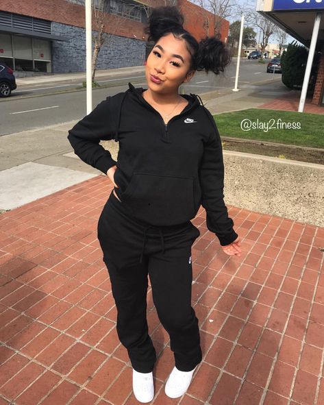 Nike Sweatpants Outfit, Cute Sweatpants, Teenage Outfits, Nike Slides, Sweatpants Outfit, Cute Lazy Outfits, Nike Sweatpants, Cute Outfits For School, Lazy Outfits