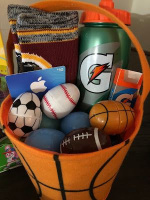 Confessions of a Sports Mama- basketball themed easter basket Basketball Theme Easter Basket, Boyfriend Easter Basket, Teenager Easter Basket, Spring Baskets, Easter Basket Themes, Pep Club, Adult Easter Baskets, Basket Gift Ideas, Creative Easter Baskets