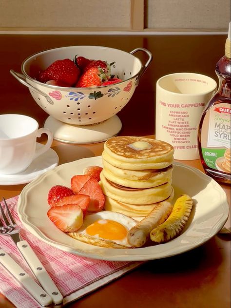 Patio Breakfast Aesthetic, Breakfast Photos Aesthetic, Vintage Breakfast Aesthetic, Breakfast Morning Aesthetic, Continental Breakfast Aesthetic, Diner Breakfast Aesthetic, Breakfast Diner Aesthetic, Diner Aesthetic Food, Breakfast Plate Aesthetic