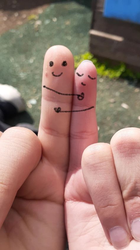 Hand Poses For Couple, Pinky Finger Couple Trend, Cute Couple Asethics Pic, Hand Aesthetic Couple, Me And You Pictures, Couple Doodles Aesthetic, Couple Doodles Cute, Affair Aesthetic, Finger Couple