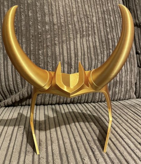 Loki Crown, Loki Halloween Costume, Retro Room Ideas, Crown Painting, Loki Costume, Loki Cosplay, Clever Halloween Costumes, Lady Loki, Diy Crown