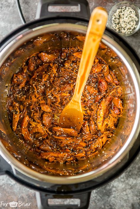 This Instant Pot Honey Sesame Chicken is so fast and easy! This sweet and savory Honey Sesame Chicken is a snap to make in your electric pressure cooker! |Instant Pot Recipe | Instant Pot Chicken Recipe | Electric Pressure Cooker Chicken recipe | Instant Pot Dinner Recipe | Pressure Cooker Chicken recipe Pressure Cooker Recipes Chicken, Instant Pot Dinner, Recipe Instant Pot, Honey Sesame Chicken, Honey Sesame, Instant Pot Recipe, Pressure Cooker Chicken, Instant Pot Recipes Chicken, Sesame Chicken