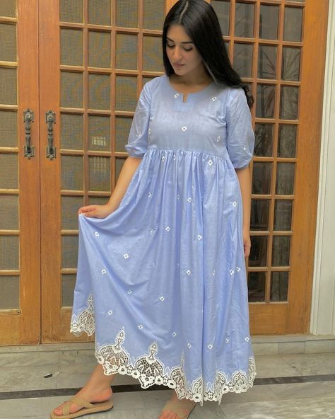 Sarah Khan, Stylish Kurtis Design, Kaftan Designs, Pakistani Fashion Casual, Beautiful Maxi Dresses, Kurti Designs Party Wear, Simple Pakistani Dresses, Stylish Dress Book, Pregnancy Maxi Dress