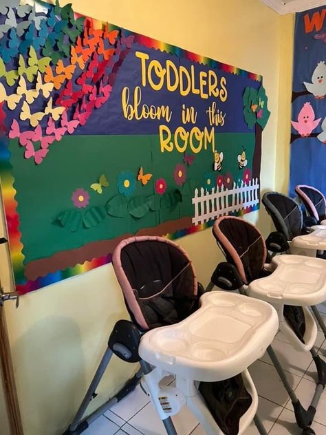 Daycare One Year Old Room, Infant Room Themes, Day Care Classroom Ideas, One Year Old Daycare Room Classroom, Infant Classroom Theme Ideas Daycares, Daycare Room Decorating Ideas, Daycare Rooms Setup Toddlers, Daycare Window Ideas, Infant Toddler Classroom Layout