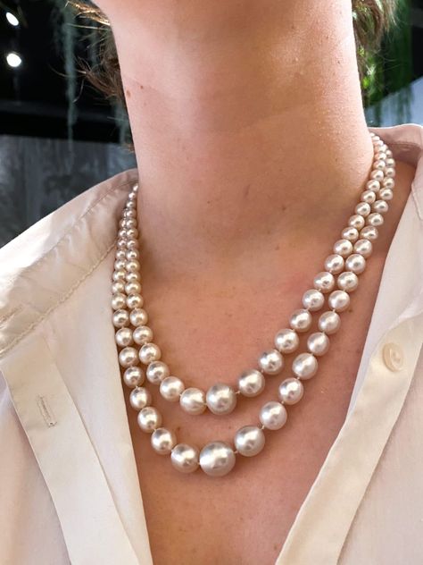 Neck Pieces Jewelry, Natural Pearl Necklace, Bridal Jewelry Vintage, Fancy Jewelry Necklace, Pearl Jewelry Design, Pearl Necklace Designs, Topsy Turvy, Pearl And Diamond Necklace, Beaded Necklace Designs