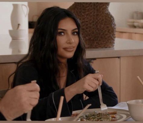 Kim Kardashian Meme, I Want A Relationship, K Meme, Text Memes, Reaction Face, Girl Celebrities, Funny Video Memes, Meme Faces, Funny Relatable Quotes