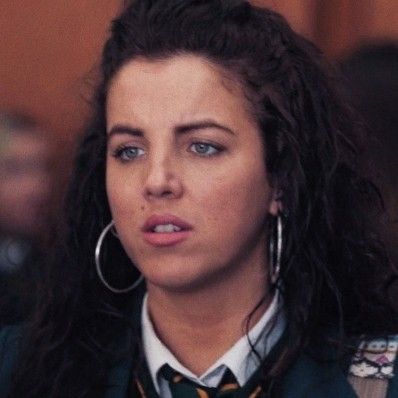 Michelle Derry, Derry Girls Michelle, Michelle Mallon, Erin Quinn, Lifeguard Costume, Derry Girls, Girl Icons, Summer Camp, Face Claims