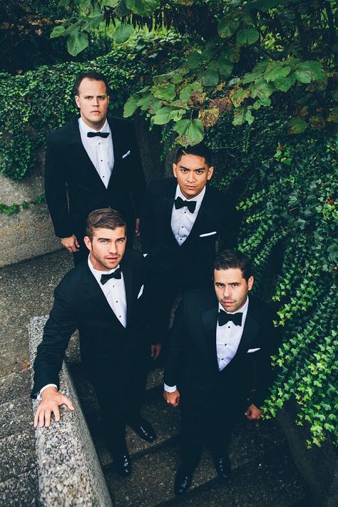 Black Groomsmen Suits, Groomsmen Poses, Formal Wedding Suit, Groom Wedding Attire, Groomsmen Photos, Wedding Outfit Men, Photo Pictures, Wedding Groomsmen, Groomsmen Suits