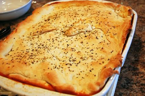 chicago style pizza pot pie - take 3 whole Pot Pie Pizza, Pot Pie Recipes, Pizza Pot Pie, Pie Making, Eat At Home, Chicago Style Pizza, Chicago Pizza, Pizza Pie, Peach Pie