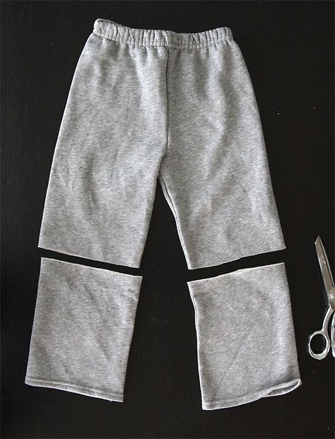 Upcycle a pair of sweatpants into a cute, comfortable kangaroo pocket skirt for a little girl with this easy sewing tutorial. Sweatshirt skirt refashion. Skirt Refashion, Girls Skirt Patterns, Hello Cute, Diy Clothes Refashion, How To Make Skirt, Pocket Skirt, Diy Vetement, Make Your Own Clothes, Repurposed Clothing