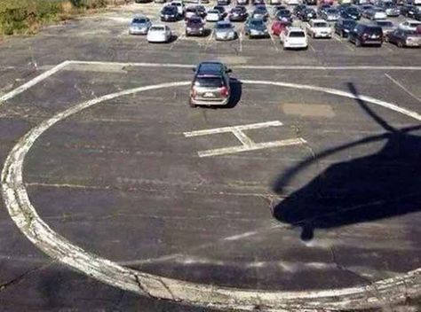 10 Hilariously Bad Parking Fails That Will Make You Smile Bad Parking, Aviation Humor, Funny Pictures With Captions, Dump A Day, Funny Captions, Picture Captions, Car Humor, Memes Funny, Bones Funny