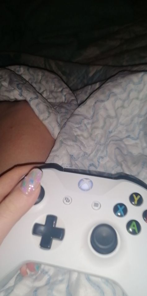 Fake Gaming Snap, Gaming Girl Aesthetic, Xbox Gamer Pics, Playing Videogame Aesthetic, Playing Video Games Aesthetic, Xbox Aesthetic, Video Games Aesthetic, Videogame Aesthetic, Amy Core