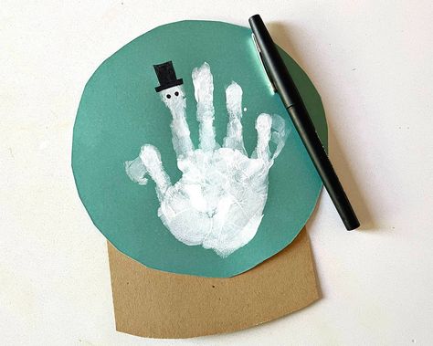 Snow Globe Craft - Childhood Magic Snow Globe Handprint, Easy Snow Globe Craft, Easy Snow Globes, Handprint Activity, Snow Globe Craft, Prek Art, Snow Globe Crafts, Globe Crafts, Snowman Hat