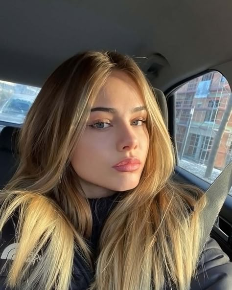 Instagram Crush Sara Crumbleleg (22 Photos) - Suburban Men Blonde Women, Instagram Girls, Popular Hairstyles, Pinterest Girls, Pretty Selfies, Blonde Hair Color, Blonde Girl, Trendy Hairstyles, Pretty Face