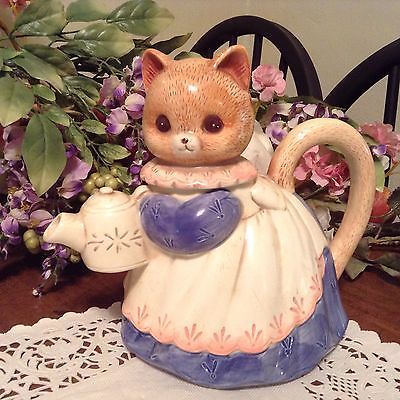 Cottage Core Teapot, Vintage Clay Art, Vintage Ceramic Figurines, Cute Teapots, Decorative Teapots, Teapot Aesthetic, Teapot Clay, Cat Tea Set, Cute Objects