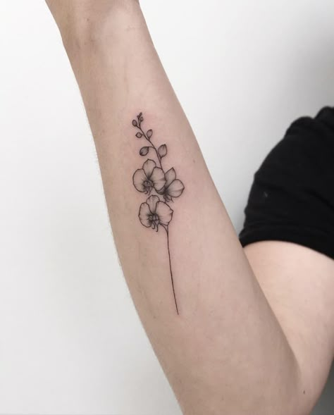 Orchid Tattoos, Tattoos On Wrist, Tatoo Dog, Wrist Tattoo Cover Up, Nouveau Tattoo, Tiny Wrist Tattoos, Orchid Tattoo, Boho Tattoos, Elements Tattoo