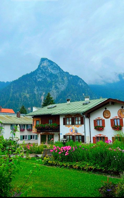 Oberammergau is a town in the Bavarian Alps, Germany. It’s known for its once-a-decade performance of the Passion Play in the Passion Play Theater. The House of Pilate has frescoes by Franz Seraph Zwinck and live demonstrations by woodcarvers and artists. Bavarian Aesthetic, Bavarian House, Oberammergau Germany, European Bucket List, Bavarian Alps, Environmental Conservation, Countryside House, Clear Lake, Dream Trip